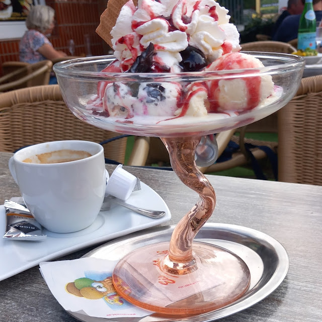Amarenobecher