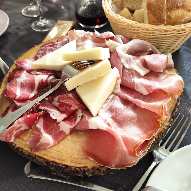 Tagliere Salumi E Formaggi Misti