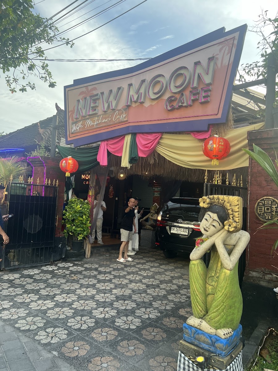 New Moon Cafe