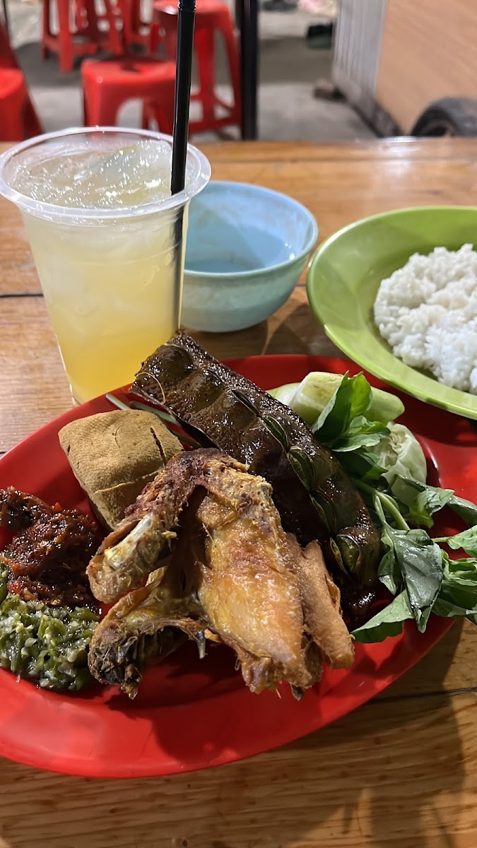 Warung Pecel Lele Kang Awi