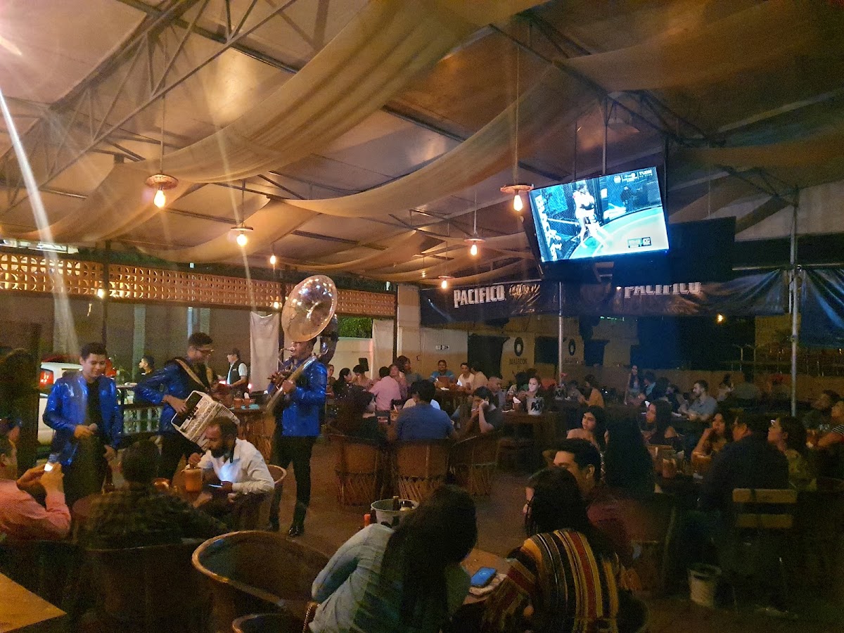 Cantaritos El Negro & Mariscos