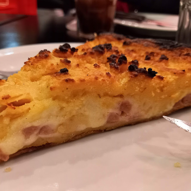Faina Rellena Con Jamón Y Provolone