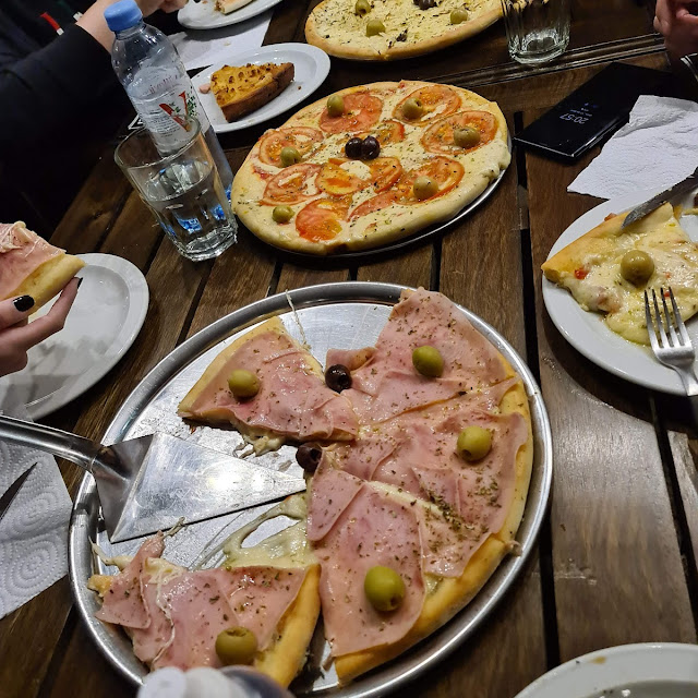 Pizza Napolitana Y Pizza de Jamón Y Queso
