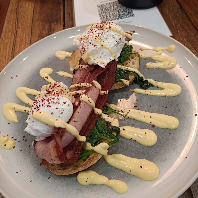 Eggs Benedict