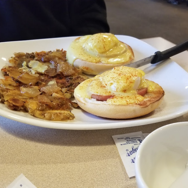 Bagel Benedict with Mushrooms