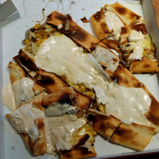 Pide Mit Dōnerfleisch Mais Und Knoblauchsoße