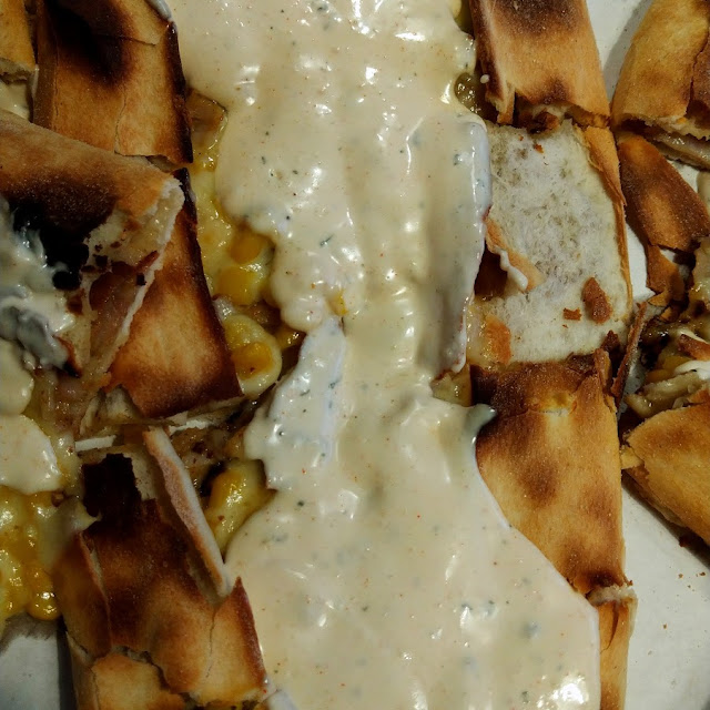 Pide Mit Dōnerfleisch Und Mais