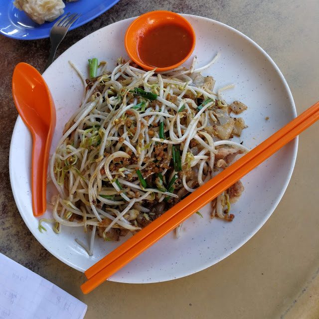 荳芽咸鱼炒粿条
