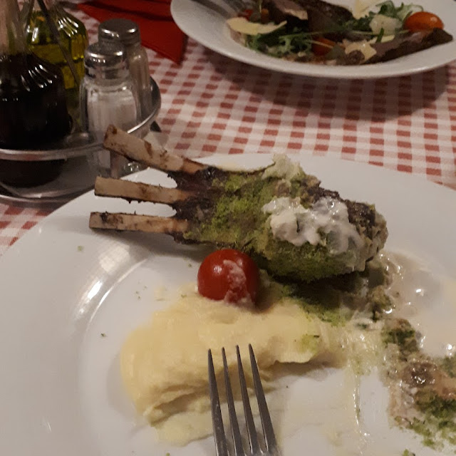 Carré Di Agnello In Crosta Di Pistacchio Con Purea Di Patate Al Gusto Di Finocchio