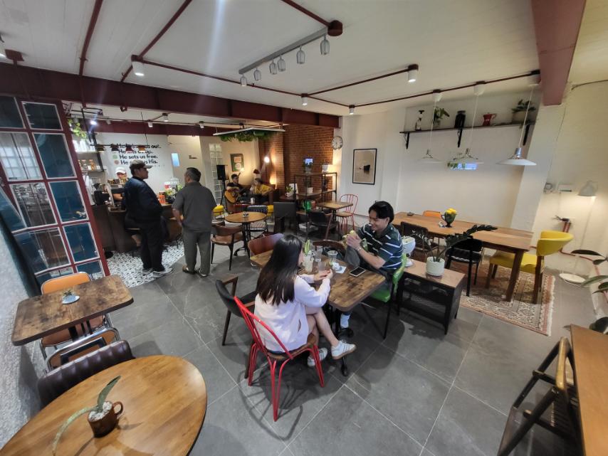 Four Cups Cafe