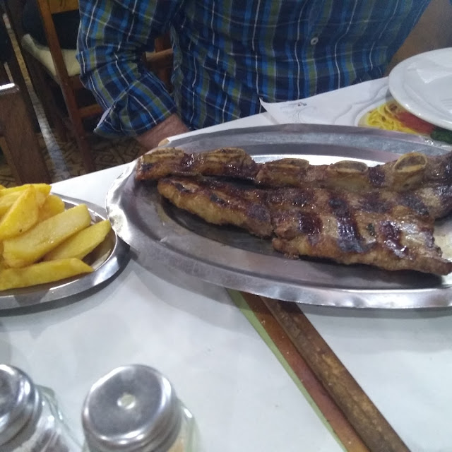 Medio Asado de Tira Con Papas Fritas
