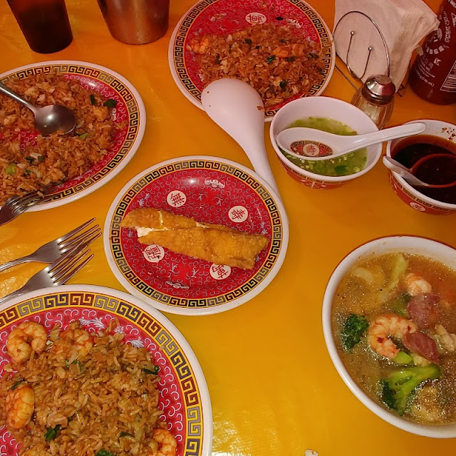Arroz Cantonés Sopa House Y Rollo de Philadelphia