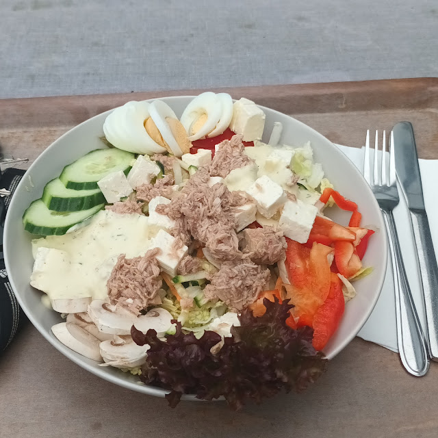 Salatteller Mit Ei Hirtenkäse & Thunfisch