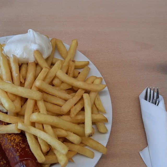 Currywurst Und Pommes Frites