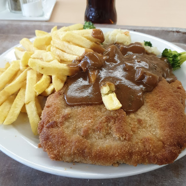 Jägerschnitzel Mit Pommes Frites