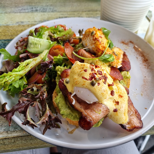 Chilli Eggs with Bacon Instead of Salmon