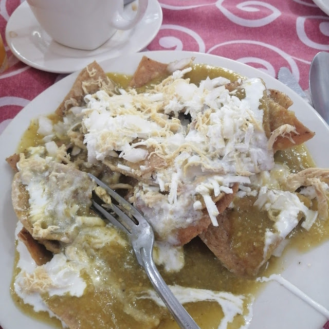 Chilaquiles Con Pollo Y Huevo