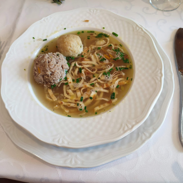 Leberknödelsuppe