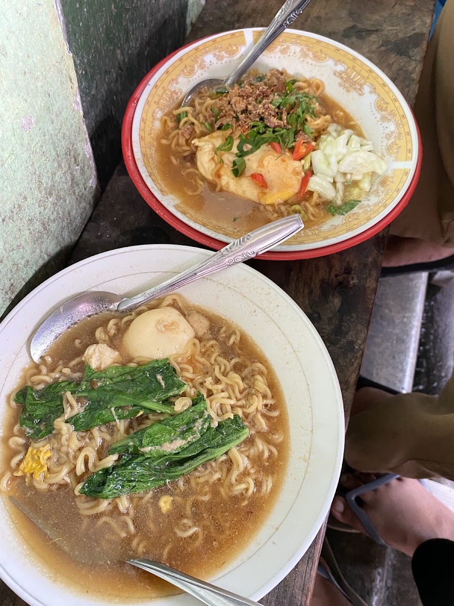 Mie Nyemek Bu Iyah