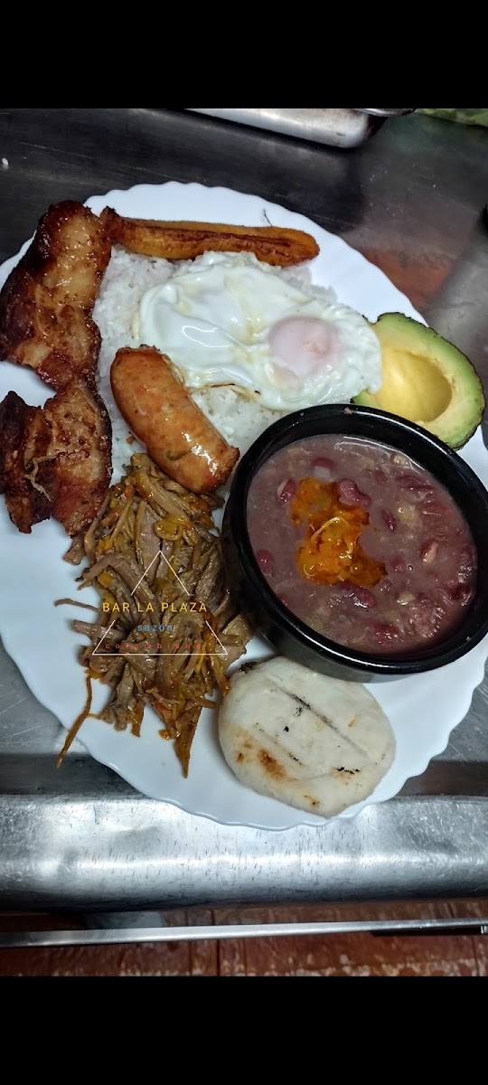 BAR LA PLAZA sazón colombiano