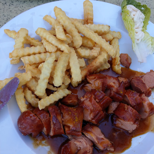Currywurst Mit Pommes Frites
