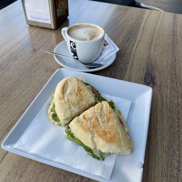 Pulguita de Pollo Y Café Con Leche
