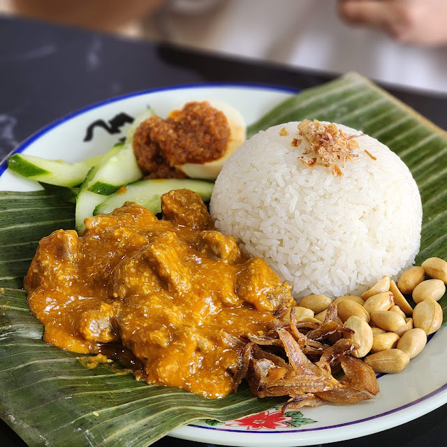 rendang beef with coconut rice 仁当牛椰浆饭 nasi lemak rendang beef