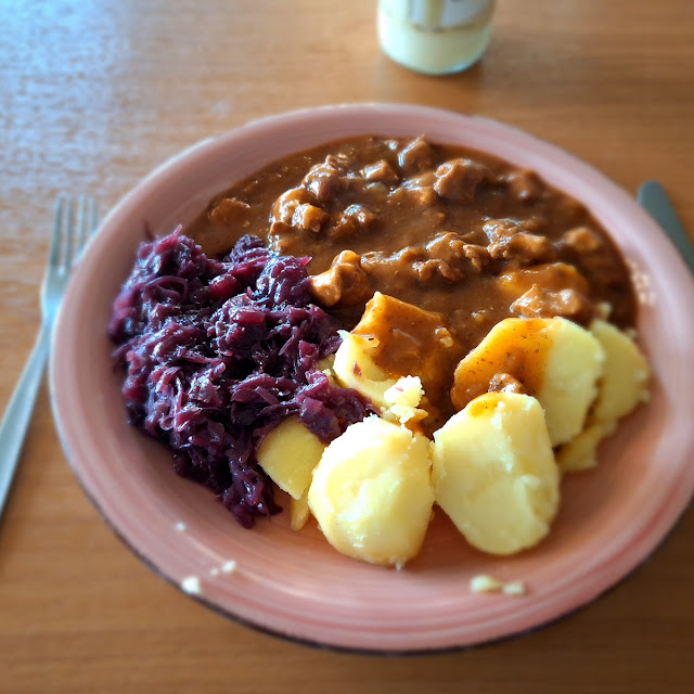 Gulasch Rotkraut Und Kartoffeln