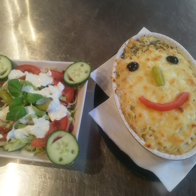 Salat Und Nudel