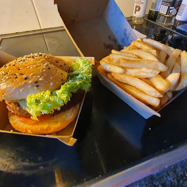 Oil Aussie Burger & Chips