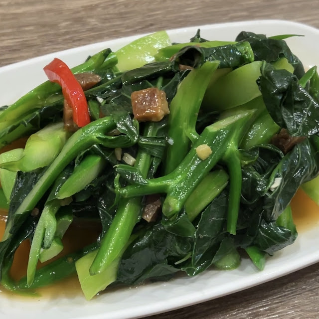 Stir Fried Choisum with Crispy Salty Fish