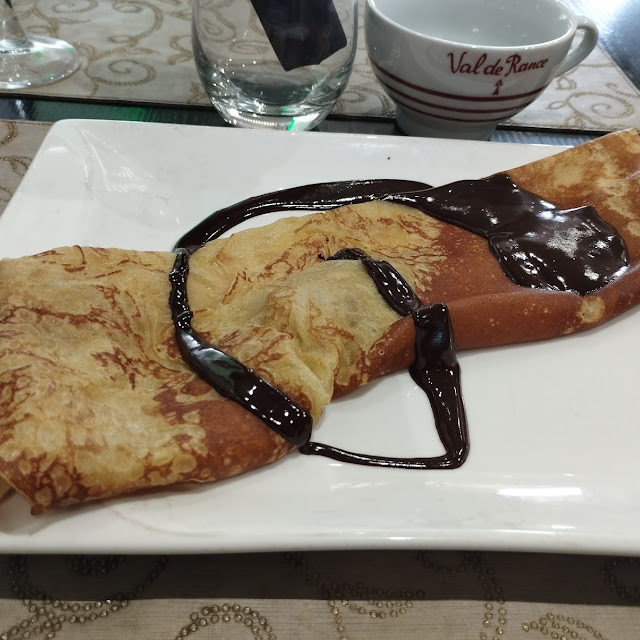 Crêpe Au Chocolat Chaud Maison