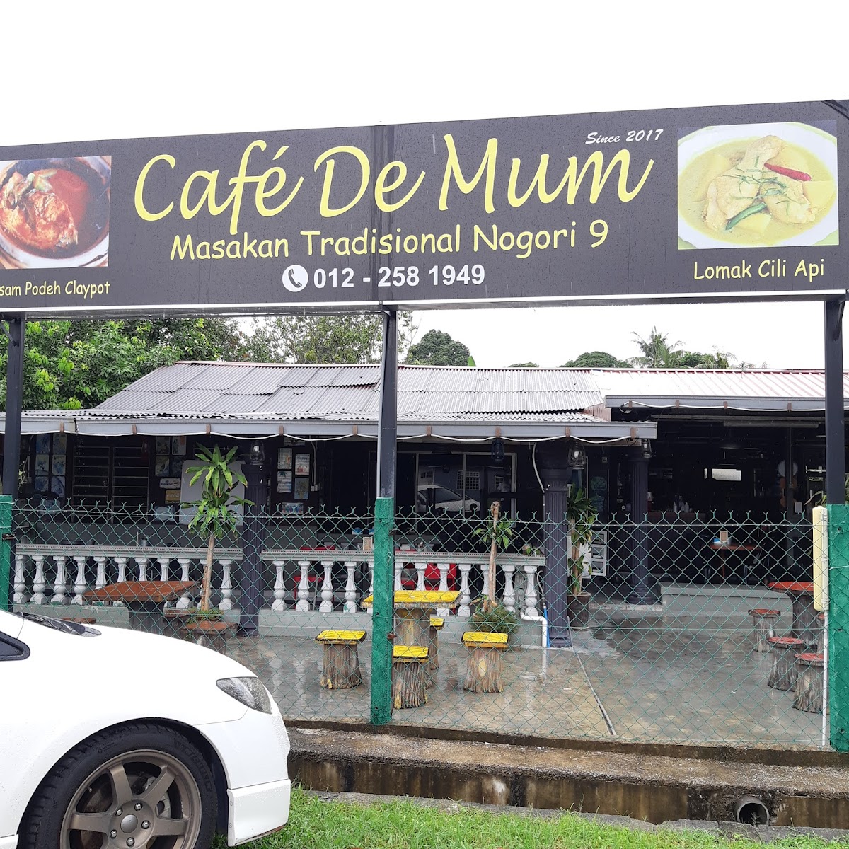 Cafe De Mum Corner