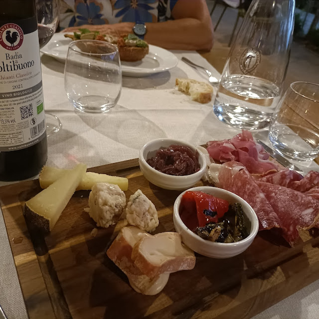 Antipasto Dcon Solo Prodotti I Salumi E Formaggi Di Sola Produzione Locale Toscana