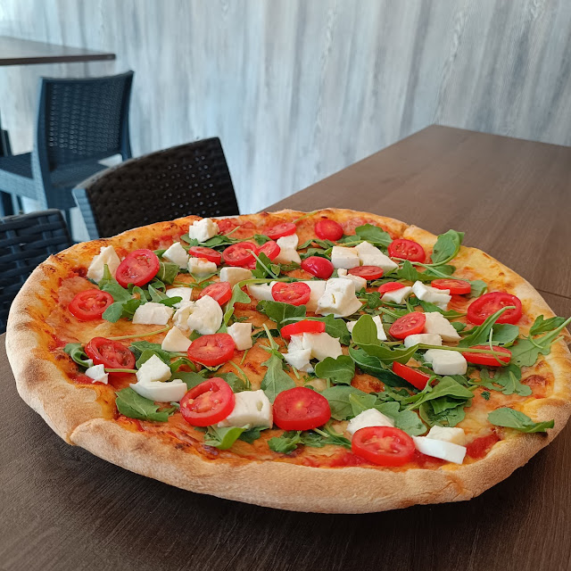 Rucola Crudo E Pomodorini