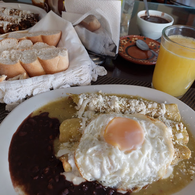 Enchiladas Verdes Con Huevo Montado
