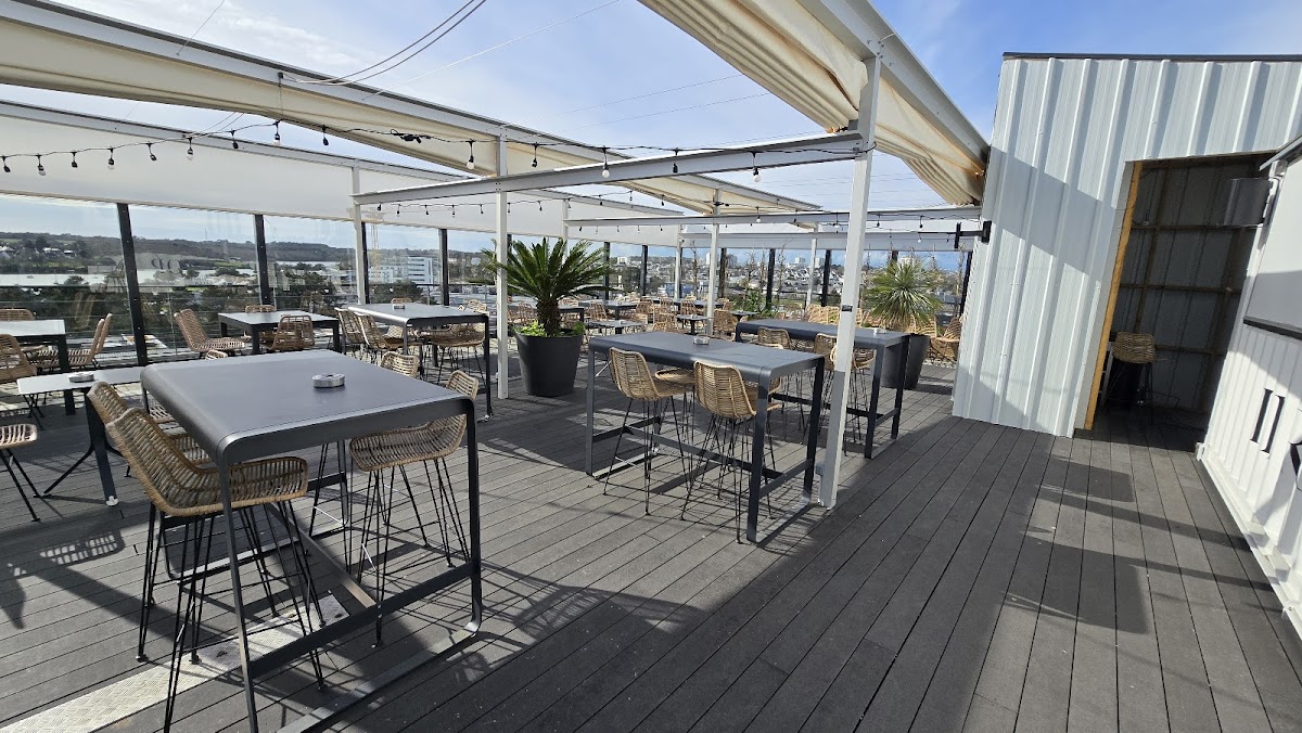Rooftop La Base Restaurant-Bar