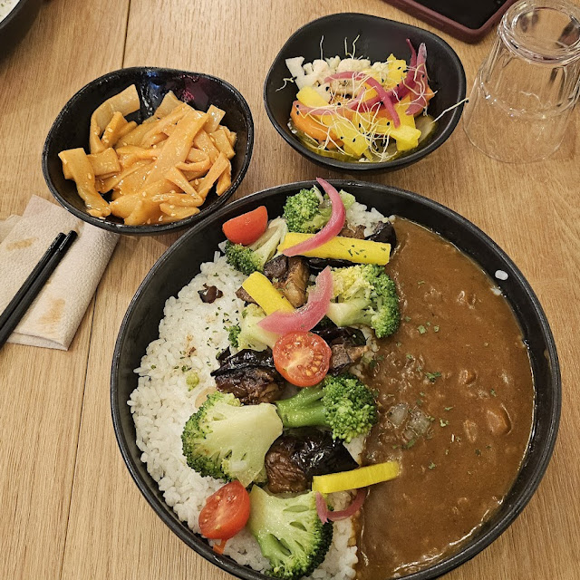 Curry Végétarien Et Tsukemono