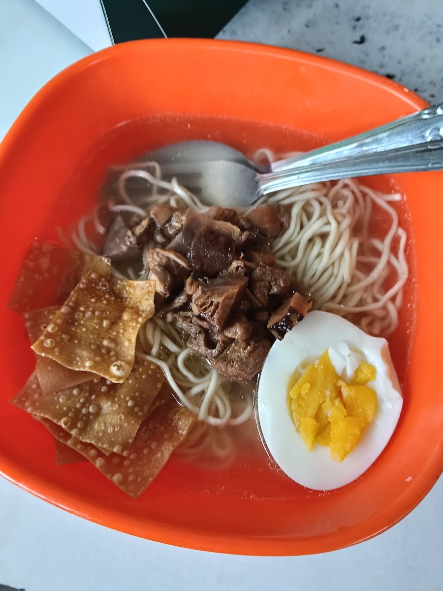 Es campur afuk dan mie sop ayam