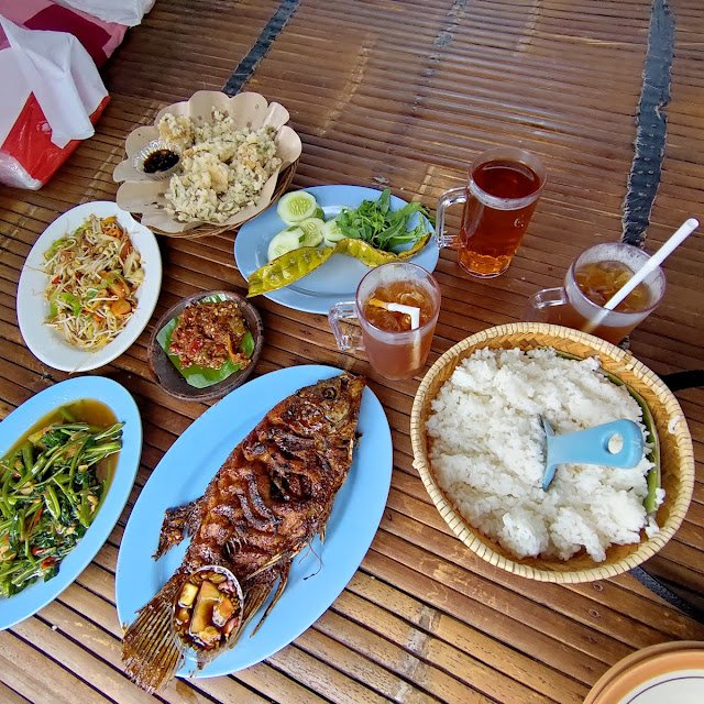 Gurame Bakar Mujaer Goreng Nasi Goreng Mendoan Ayam Goreng Oseng Kangkung Oseng Gendot