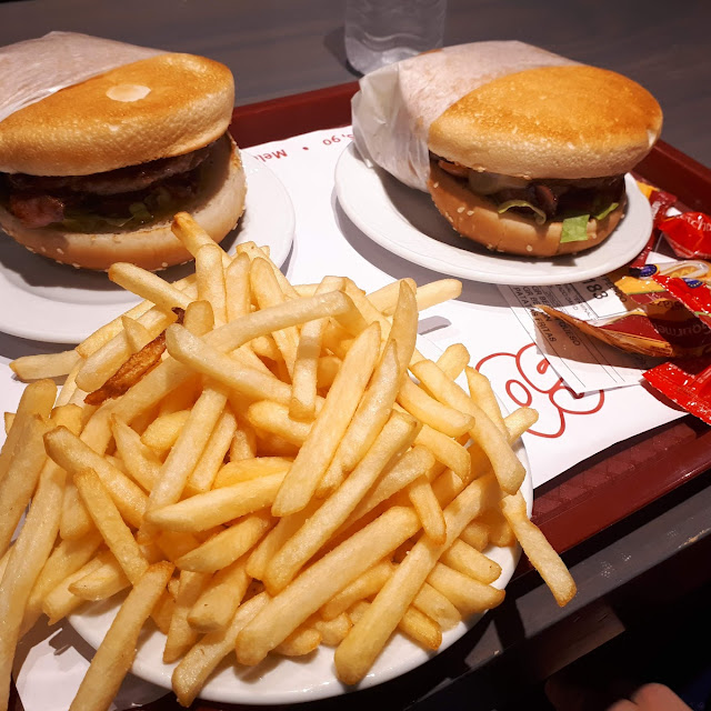 Hamburguesa Completa Con Patatas Fritas