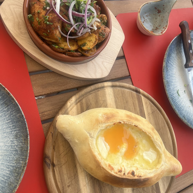 Khachapuri Adjaruli