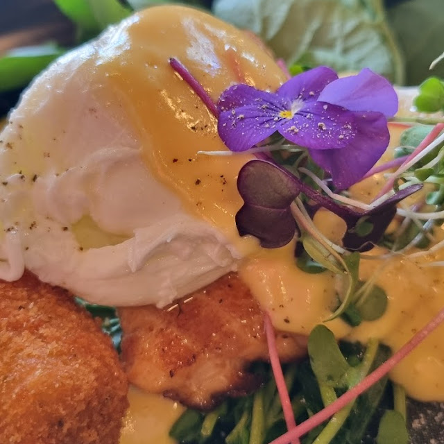Eggs Benedict with Salmon