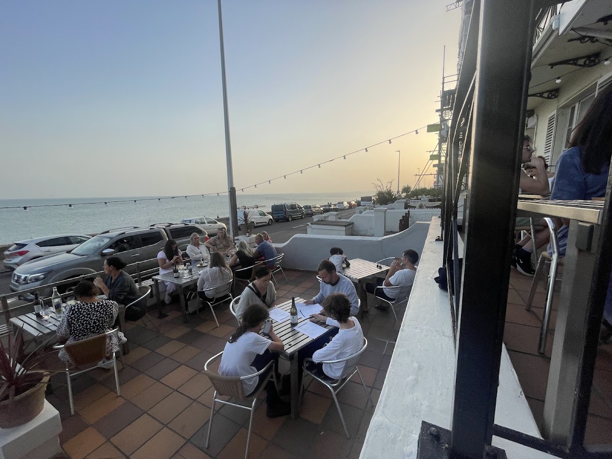 Lido Bon Vino at Sandgate Hotel