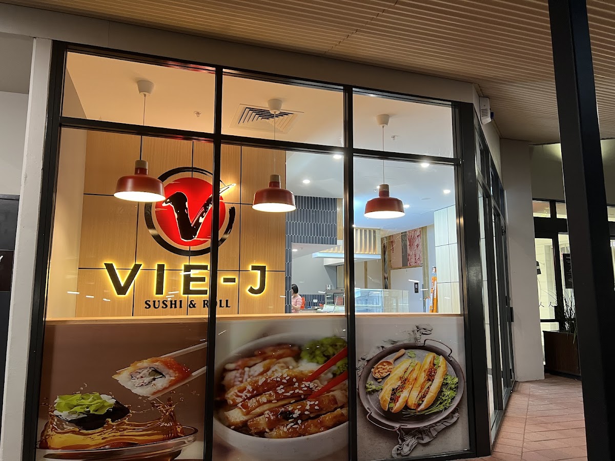 Vie-J Sushi & Roll