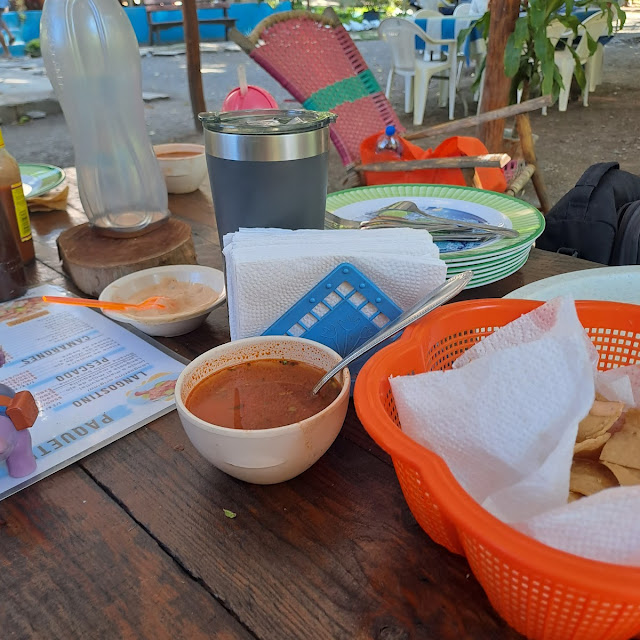 Consome de Pescado Con Totopos