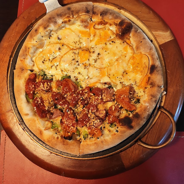 Pizza de 4 Queijos E Broalho Com Borda de Chocolate