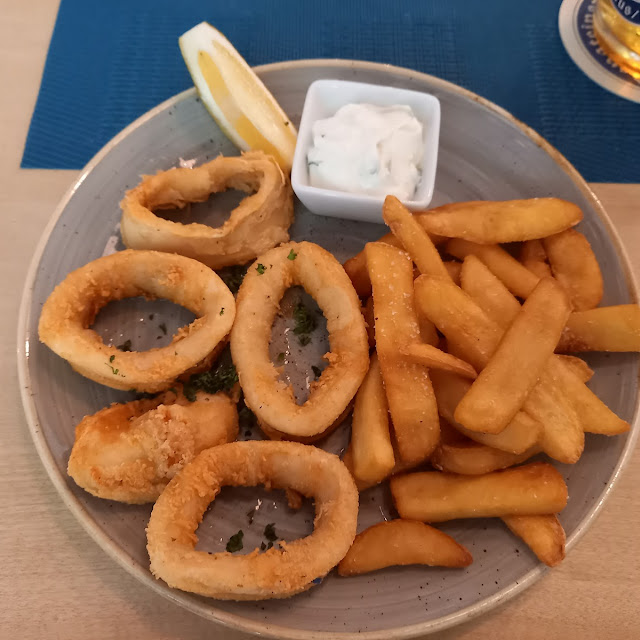 Calamari Mit Pommes Und Tzaziki