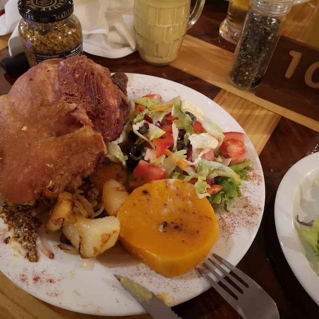Eisbein with Salad