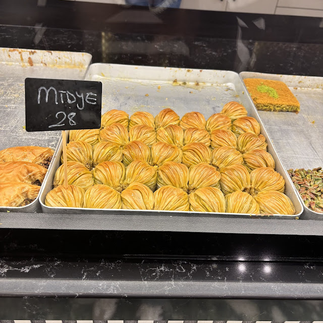 Midye Baklava - Gefüllte Teigmuscheln Mit Pistazien Und Grißcreme